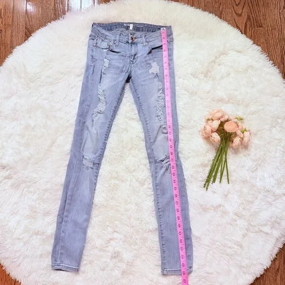 Distressed Skinny Jeans Light Wash Ripped Denim Size 3 Y2K Festival Special A - Picture 9 of 10